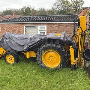 Massey Ferguson Traktor med Back Hoe