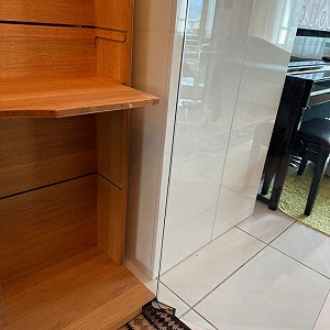 Modernt porslinsskåp i glas